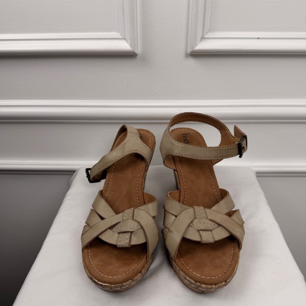 b.o.c. Born Concept Womens 7M Tan Strappy Cork Wedge Sandals BC0014079